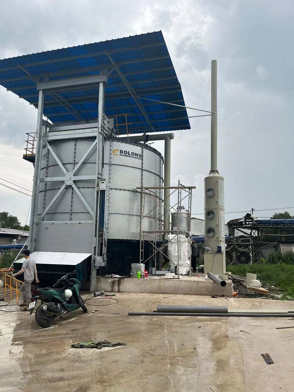 large-scale composting machine for production of organic fertilizers